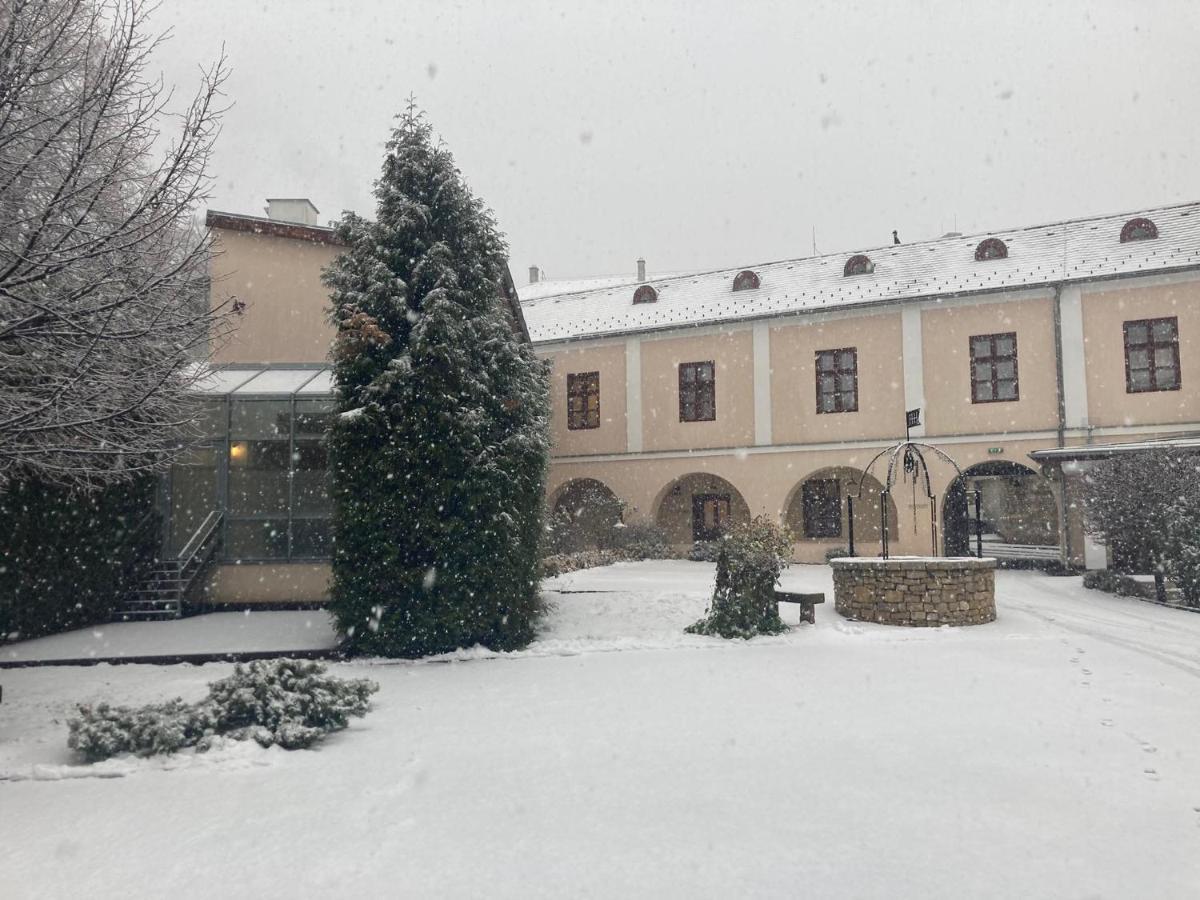 Hotel Historia & Historante Veszprém Exteriör bild