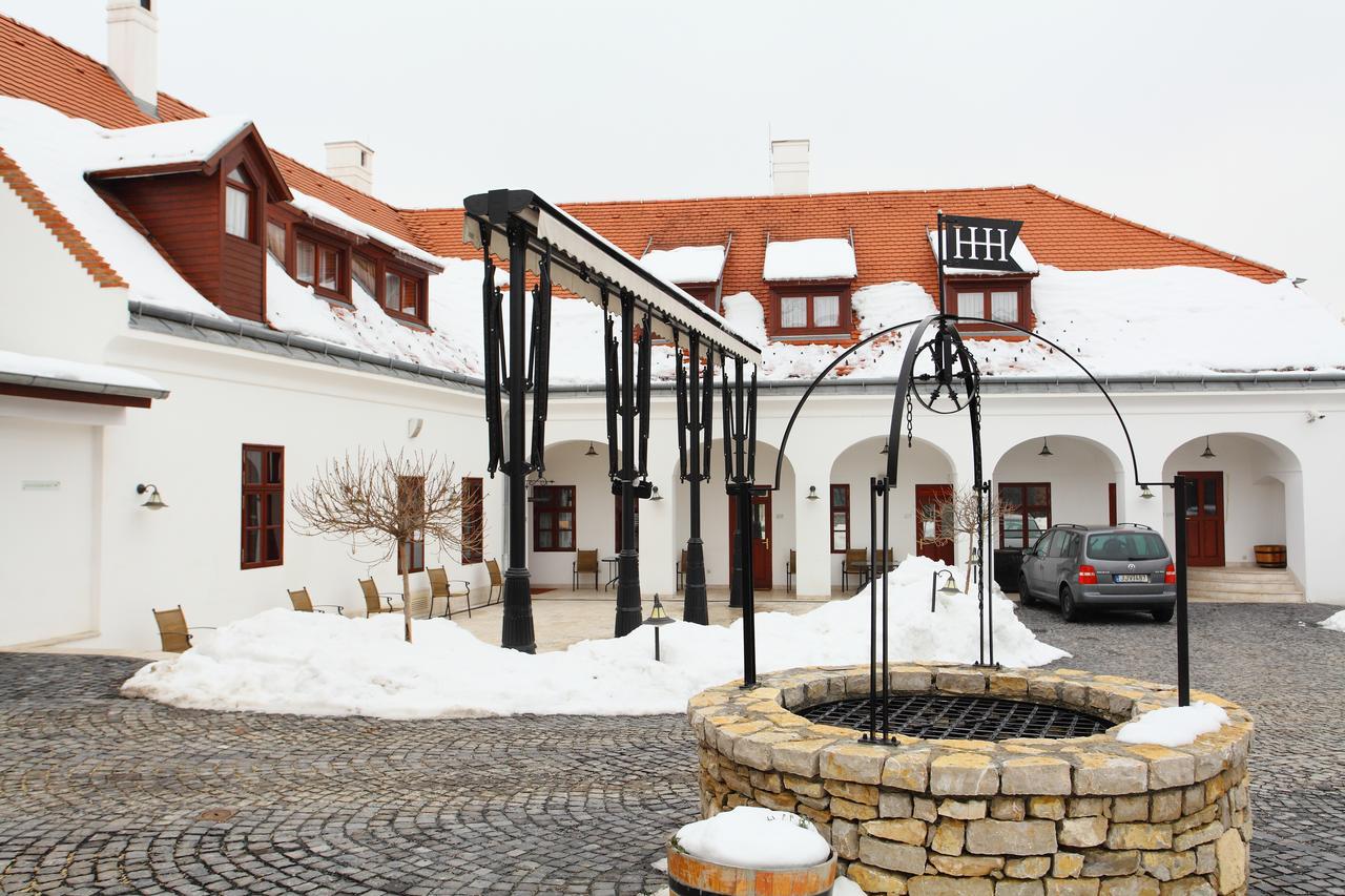 Hotel Historia & Historante Veszprém Exteriör bild